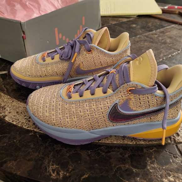  Lebron James xx Nike LeBron 20 “Celestial Gold” 5y or 6.5 adult Sneaker NWT - Picture 4 of 11